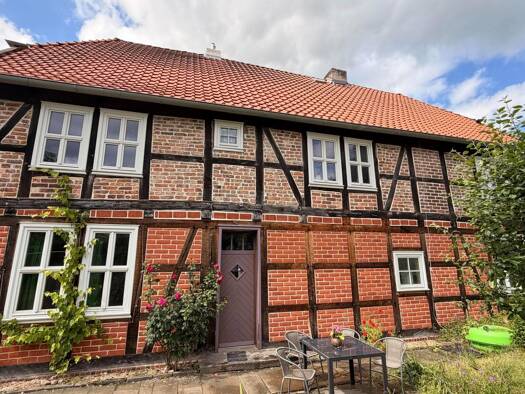 Reihenmittelhaus zum Kauf provisionsfrei 136.000 € 10 Zimmer 270 m² 881 m² Grundstück Gardelegen 39638