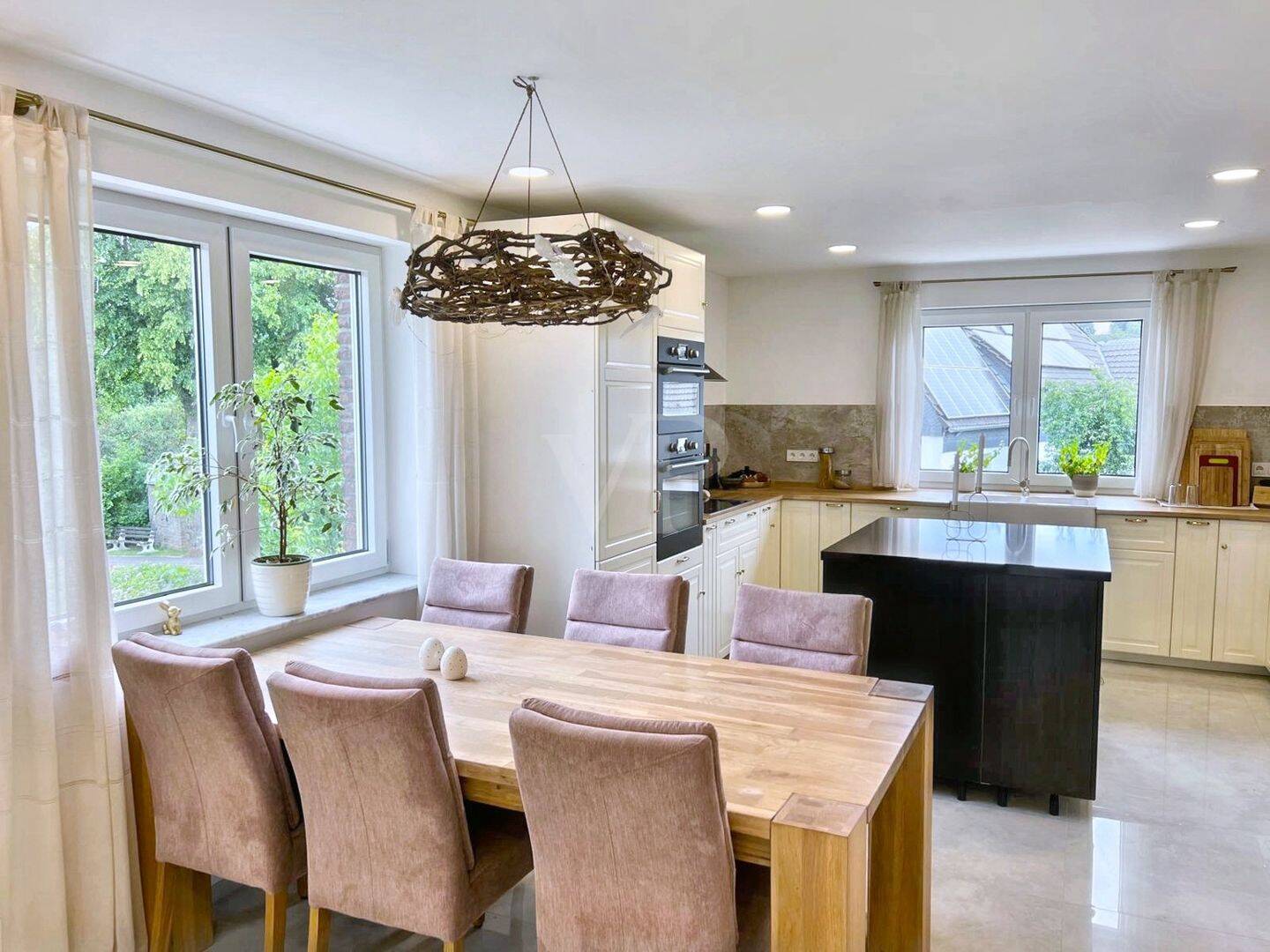 Immobilie in Nettersheim - Ein Zuhause für die ganze Familie - saniertes Ein- bis Zweifamilienhaus mit viel Raum und Möglichkeiten - Bild 2