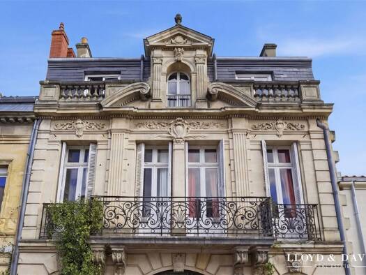 Haus zum Kauf 1.790.000 € 392 m² 509 m² Grundstück Jardin Public Bordeaux 33000