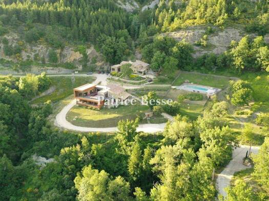 Einfamilienhaus zum Kauf 3.450.000 € 20 Zimmer 560 m² 2.000.000 m² Grundstück Montélimar 26200