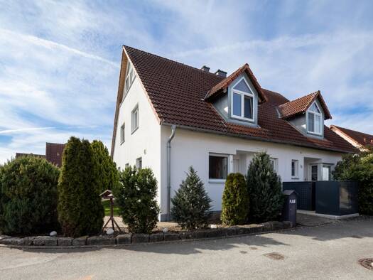 Doppelhaushälfte zum Kauf 299.000 € 7 Zimmer 134 m² 300 m² Grundstück Seukendorf 90556