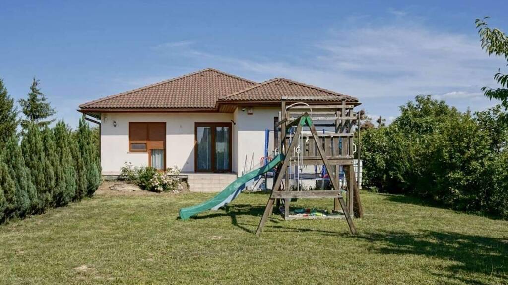 Einfamilienhaus zum Kauf 518.100 € 1 Zimmer 225.885 m² frei ab sofort Hévíz 8380