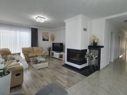 Mehrfamilienhaus zum Kauf 7 Zimmer 244,3 m² 705 m² Grundstück Theresienfeld 2604