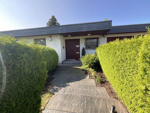 Bungalow zum Kauf provisionsfrei 698.000 € 10,5 Zimmer 315 m² 1.084 m² Grundstück Villingen Villingen-Schwenningen 78050