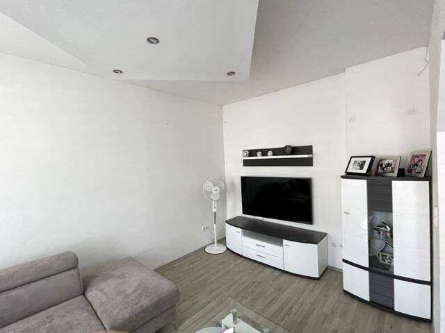 Property thumbnail 11