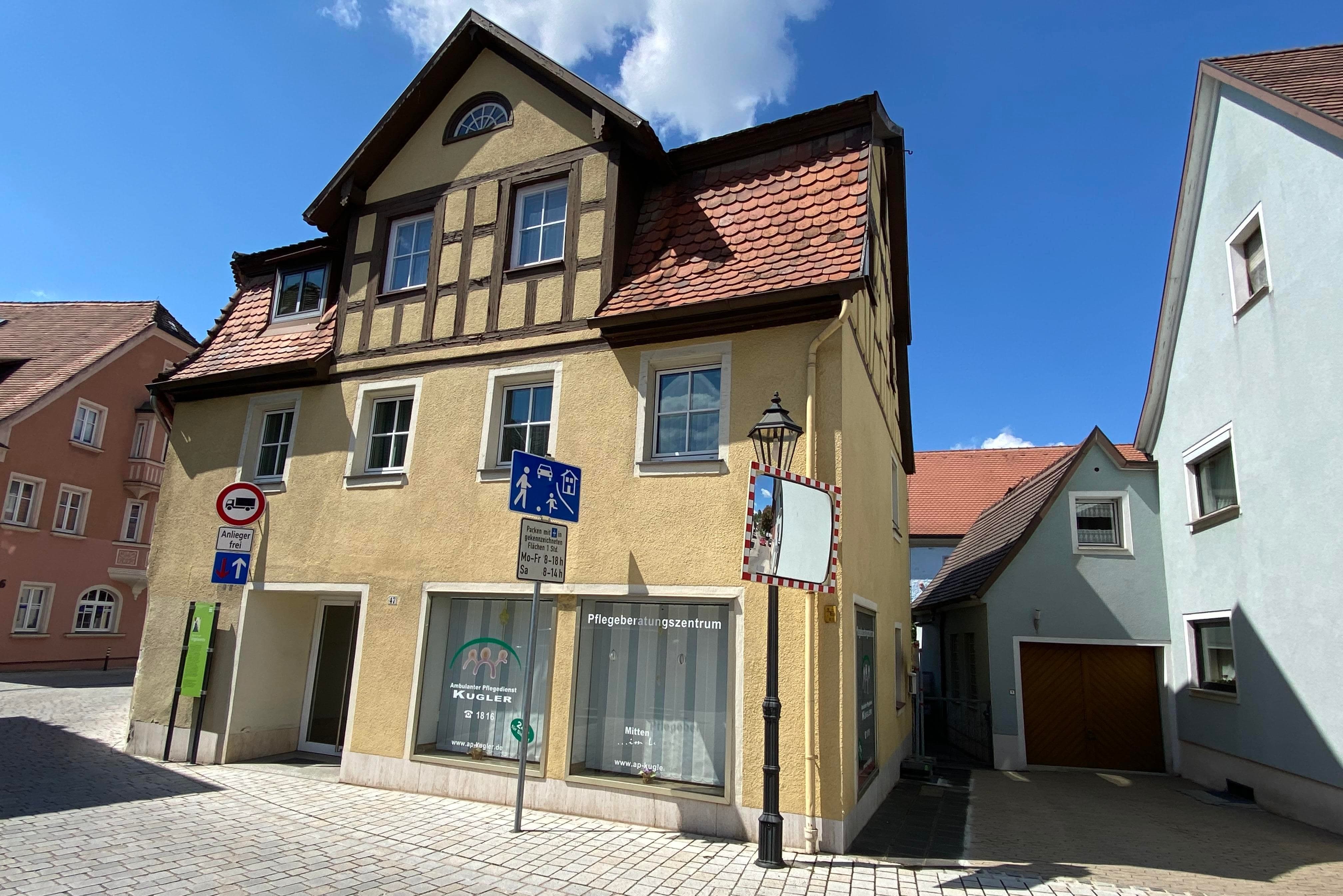 Mehrfamilienhaus zum Kauf 170.000 € 7 Zimmer 105 m²<br/>Wohnfläche 117 m²<br/>Grundstück ab sofort<br/>Verfügbarkeit Feuchtwangen Feuchtwangen 91555