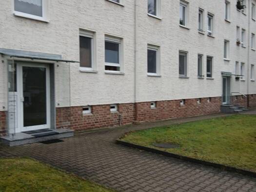 Wohnung zur Miete 295 € 3 Zimmer 57,6 m² 1. Geschoss frei ab sofort Reichenbach Callenberg 09337