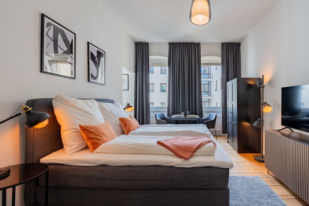 Wohnung zur Miete Wohnen auf Zeit 1.915 € 1 Zimmer 35 m²<br/>Wohnfläche 28.10.2024<br/>Verfügbarkeit Reichenberger Straße Kreuzberg Berlin 10999