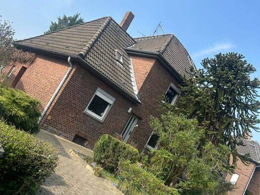 Doppelhaushälfte zum Kauf provisionsfrei 218.000 € 4 Zimmer 94 m² 650 m² Grundstück Neukirchen Neukirchen-Vluyn 47506