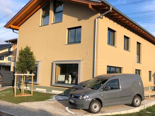 Wohnung zur Miete 950 € 2,5 Zimmer 72 m² frei ab sofort Thurn Heroldsbach 91336