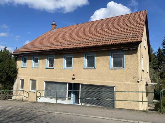 Haus zum Kauf 290.000 € 7 Zimmer 200 m² 2.558 m² Grundstück Aldingen Aldingen 78554