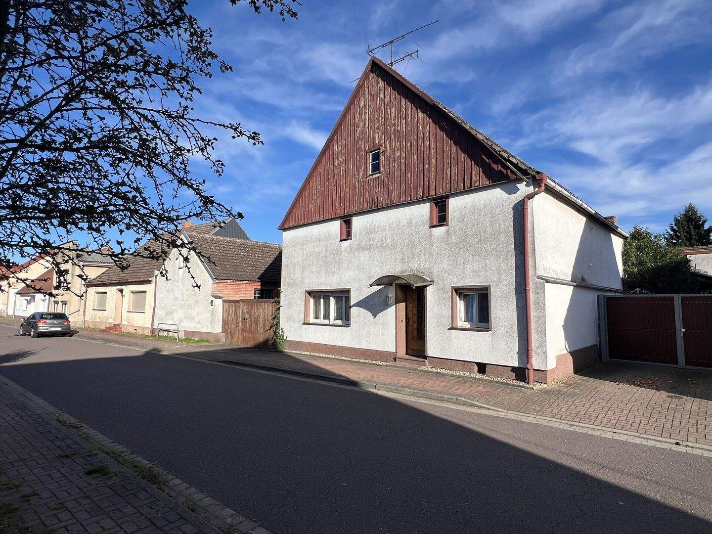 Immobilie in Genthin - Vierseitenhof mit Charakter - große Werkstatt , Sanierungspotenzial zw. Magdeburg und Berlin - Bild 0