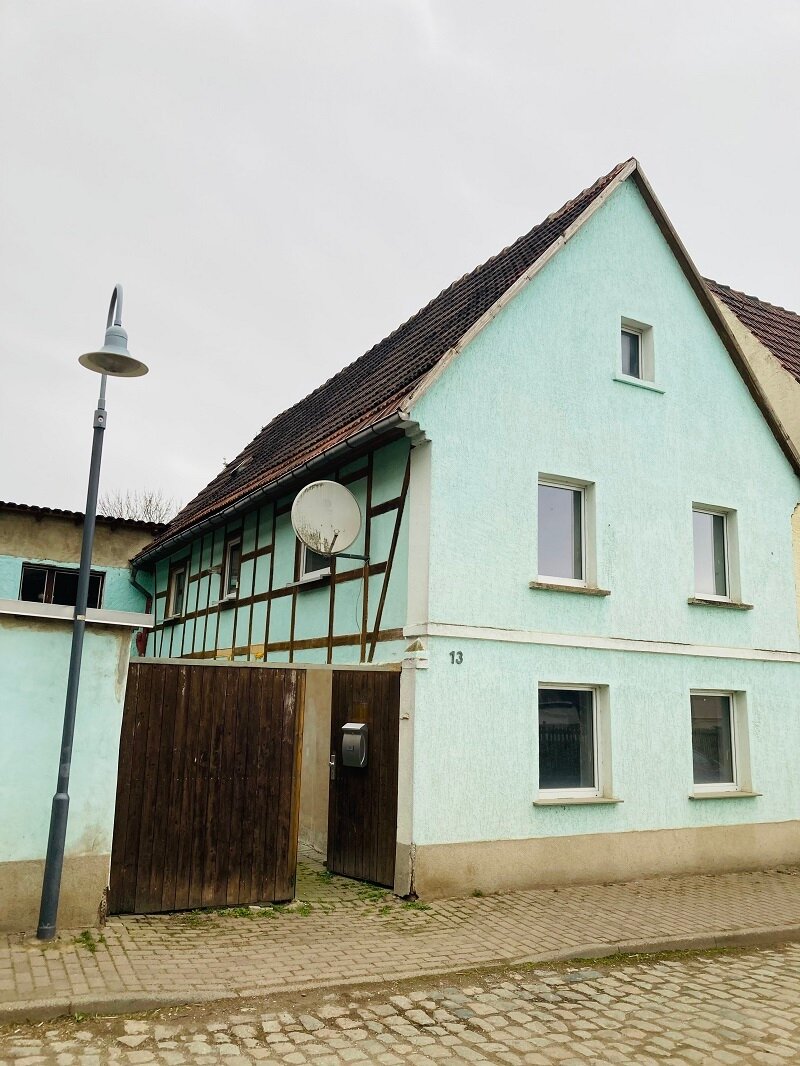 Einfamilienhaus zum Kauf 29.000 € 6 Zimmer 110 m²<br/>Wohnfläche 180 m²<br/>Grundstück ab sofort<br/>Verfügbarkeit Profen Elsteraue 06729