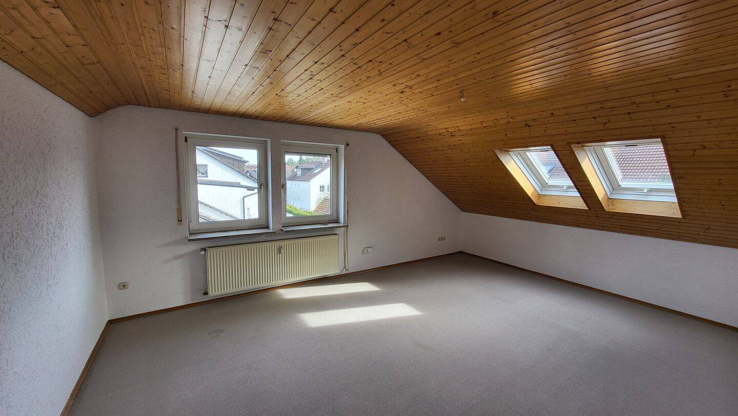 ** * Frei: Schöne helle Süd- DG WHG in Erlangen Ost Buckenhof / n. Siglitzhof Uttrenreuth in TOP ruhiger Traumlage v.e. 30 km/h Zone