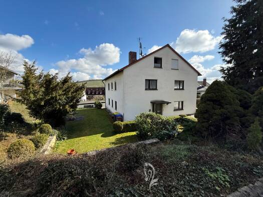 Mehrfamilienhaus zum Kauf 9 Zimmer 225 m² 719 m² Grundstück frei ab sofort Betzengraben 2 Zell am Main 97299