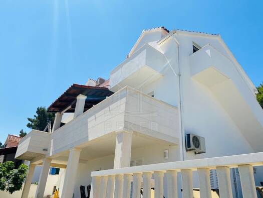 Villa zum Kauf 600.000 € 7 Zimmer 204 m² 300 m² Grundstück Brac