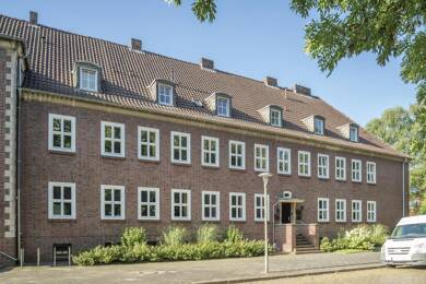 Wohnung zur Miete 389 € 2 Zimmer 58,8 m² Dachgeschoss, 2. Geschoss Lessingstraße 2a Bant Wilhelmshaven 26382