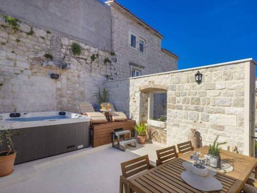 Haus zur Miete 3.200 € 3 Zimmer 185 m² Trogir