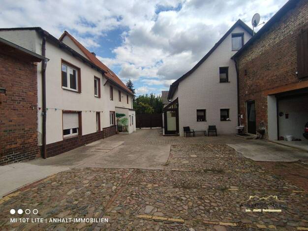 Haus zum Kauf 290.000 € 8 Zimmer 197 m² 2.800 m² Grundstück Alte Leipziger Str. 14 Bobbau Bitterfeld-Wolfen 06766