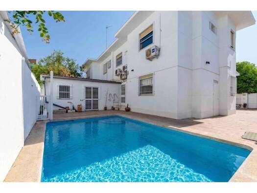 Villa zur Miete 2.600 € 4 Zimmer 269 m² >Calle de San Antonio María Claret > Seville 41012