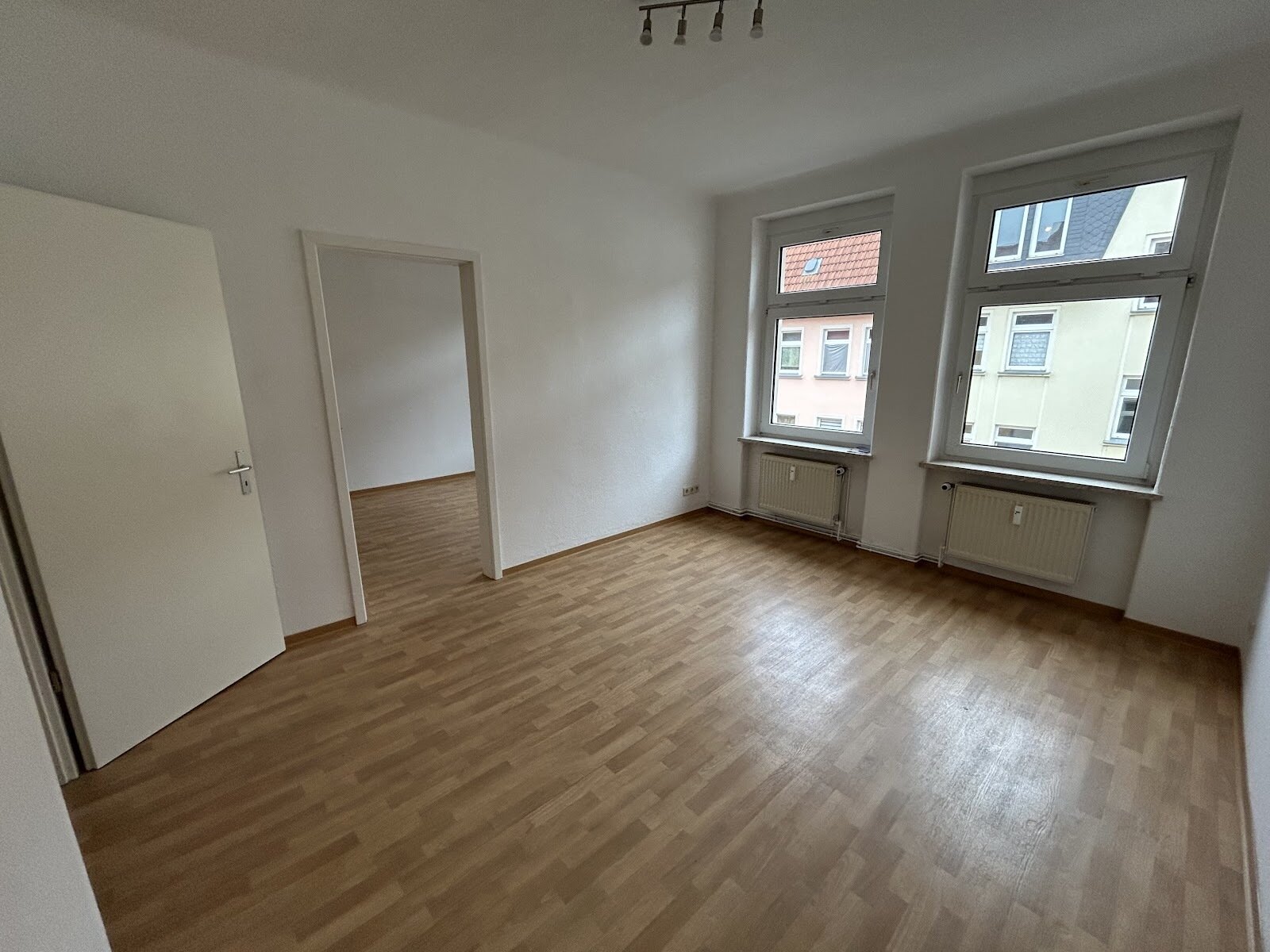 Wohnung zur Miete 295 € 3 Zimmer 67 m²<br/>Wohnfläche 1.<br/>Geschoss Otto-Richter-Straße 33a Otto-Richter-Straße Magdeburg 39116