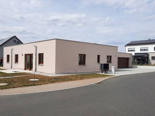 Haus zum Kauf - Erstbezug provisionsfrei 735.000 € 5 Zimmer 739 m² Grundstück frei ab sofort Bürgermeister-Keckl-Straße 29 Deining Deining 92364