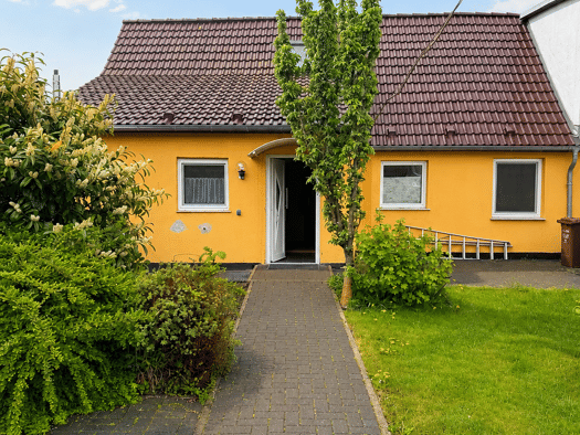 Doppelhaushälfte zum Kauf 159.000 € 4 Zimmer 75 m² 360 m² Grundstück frei ab sofort Am Lüssower Berg Stralsund 18437