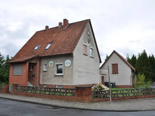 Einfamilienhaus zum Kauf 189.000 € 6 Zimmer 117,6 m² 1.057 m² Grundstück frei ab sofort Schwicheldt Peine 31226