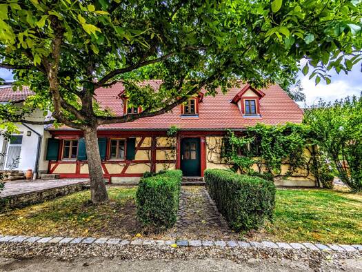 Einfamilienhaus zur Miete 1.700 € 6 Zimmer 260 m² 2.400 m² Grundstück frei ab sofort Urfersheim Illesheim 91471