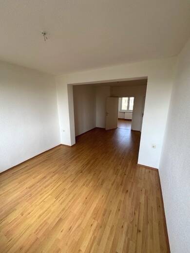 Wohnung zur Miete 350 € 3 Zimmer 58,4 m² 3. Geschoss frei ab sofort Lutherplatz 3 Innenstadt Dessau-Roßlau 06842
