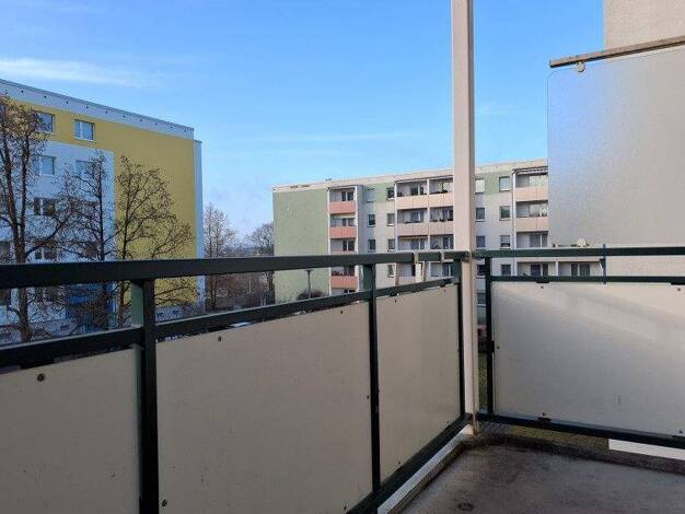 Wohnung zur Miete 231 € 2 Zimmer 42,2 m² 1. Geschoss Stauffenbergstraße 18 Westend Plauen 08523