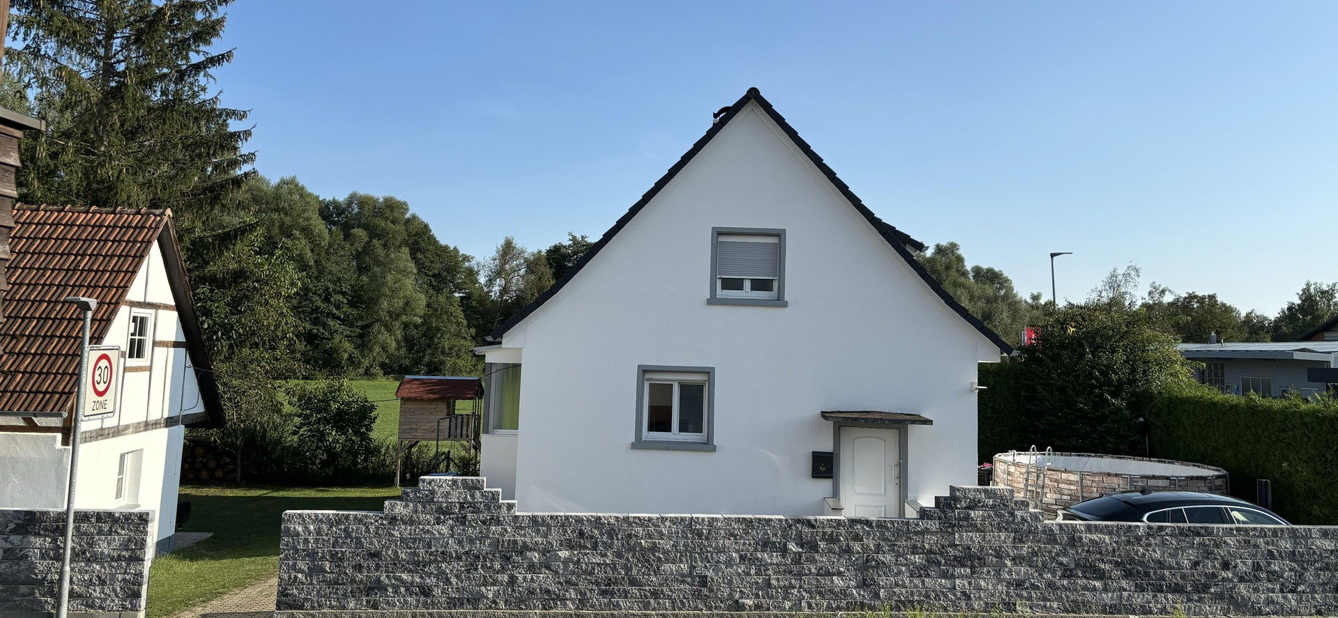 Einfamilienhaus zum Kauf provisionsfrei 560.000 € 4 Zimmer 110 m²<br/>Wohnfläche 589 m²<br/>Grundstück 01.08.2025<br/>Verfügbarkeit Beuren an der Aach 83 Singen-Beuren an der Aach 78224