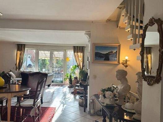 Reihenmittelhaus zur Miete 3.500 € 1 Zimmer 150 m² 300 m² Grundstück frei ab 01.05.2026 Schnelsen Hamburg 22457