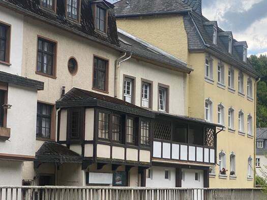 Reihenmittelhaus zum Kauf 79.900 € 9 Zimmer 160 m² 175 m² Grundstück frei ab sofort Graf Dietrich Str. 10 Neuerburg 54673