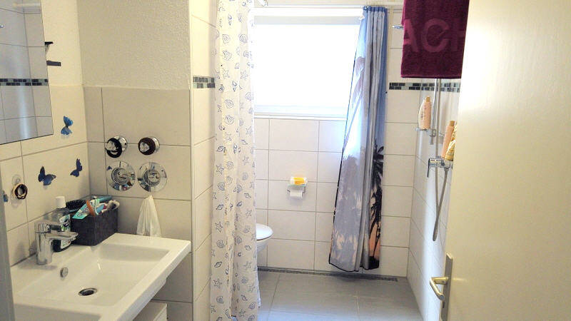 Immobilie in Gailingen am Hochrhein - Grenznahes Wohnhaus mit 3 soliden Wohnungen in Gailingen am Hochrhein zu verkaufen - Bild 3