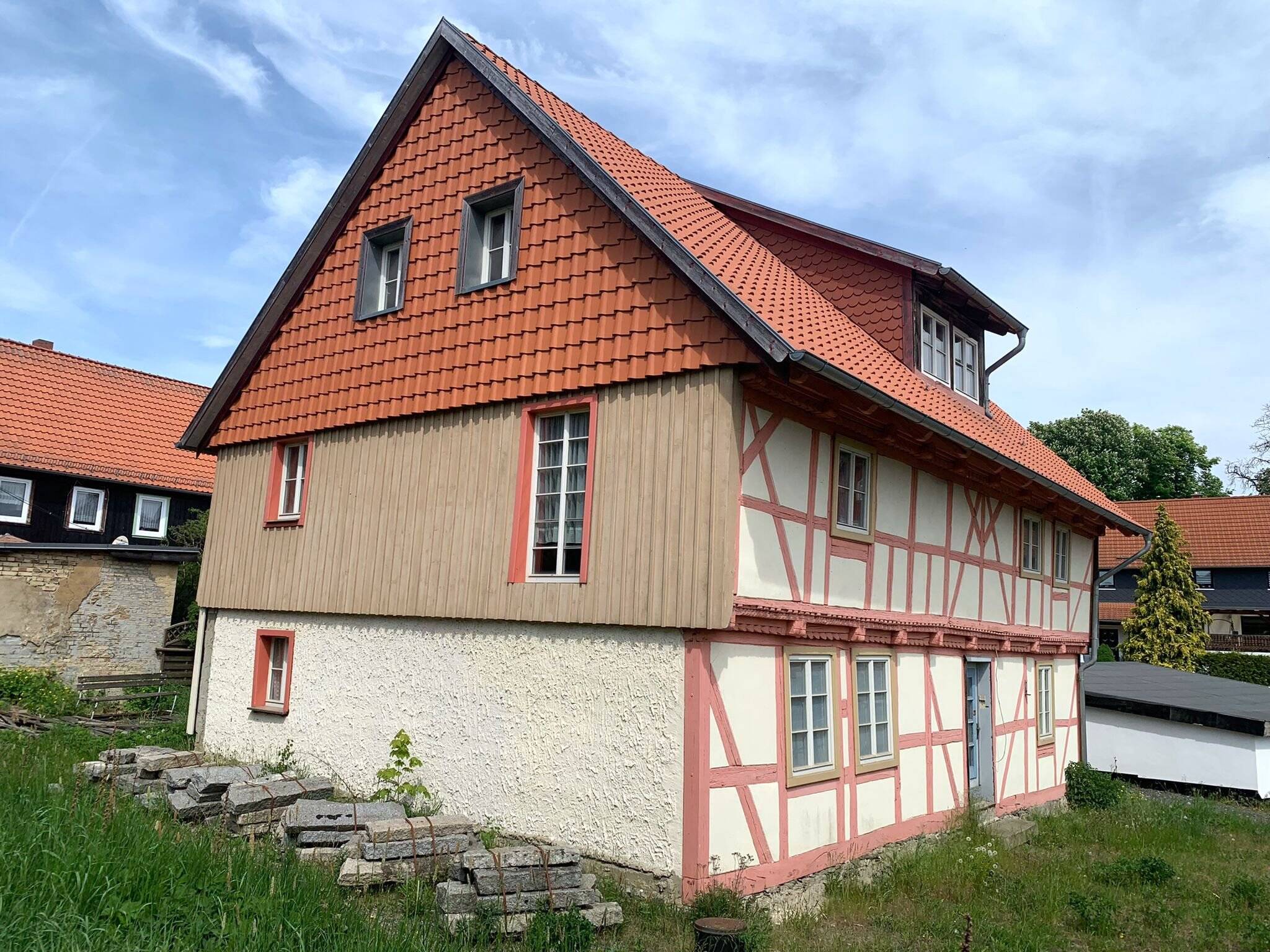 Einfamilienhaus zum Kauf 99.000 € 8 Zimmer 290 m²<br/>Wohnfläche 557 m²<br/>Grundstück Hüttenrode Hüttenrode 38889