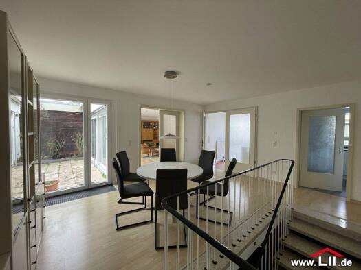 Wohnung zur Miete 1.900 € 3 Zimmer 109 m² Hausen Frankfurt am Main 60488