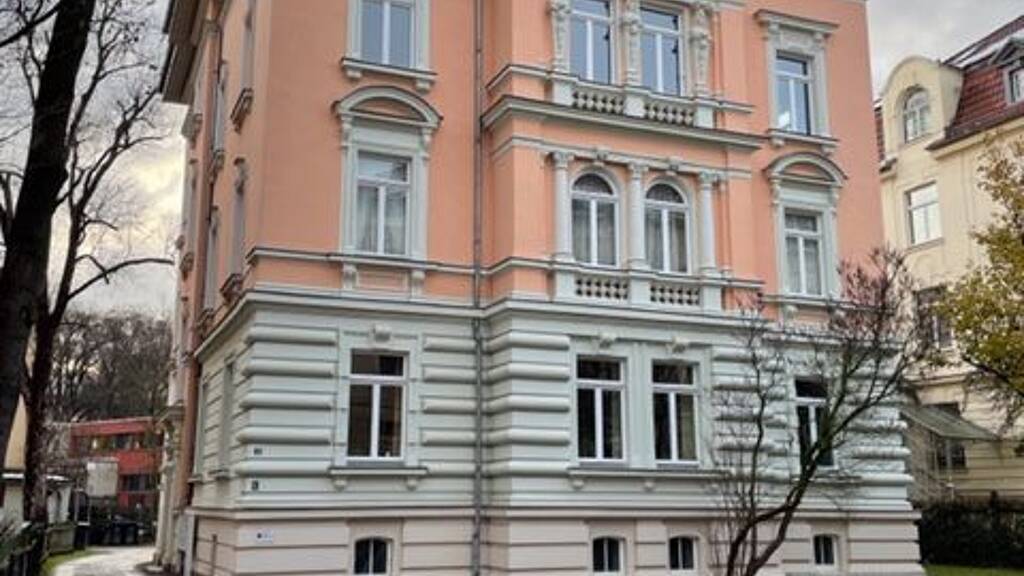 AUSSERGEWÖHNLICHE EIGENTUMSWOHNUNG IN DER BELETAGE EINES DENKMALGESCHÜTZTEN PALAZZOS - MADE BY ZAPFE