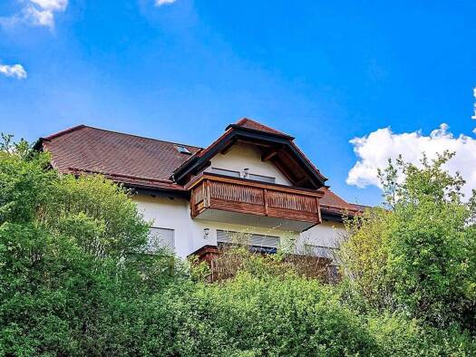 Reihenmittelhaus zum Kauf 450.000 € 6,5 Zimmer 133 m² 174 m² Grundstück Benediktinerhöhe 18 Deuerling 93180