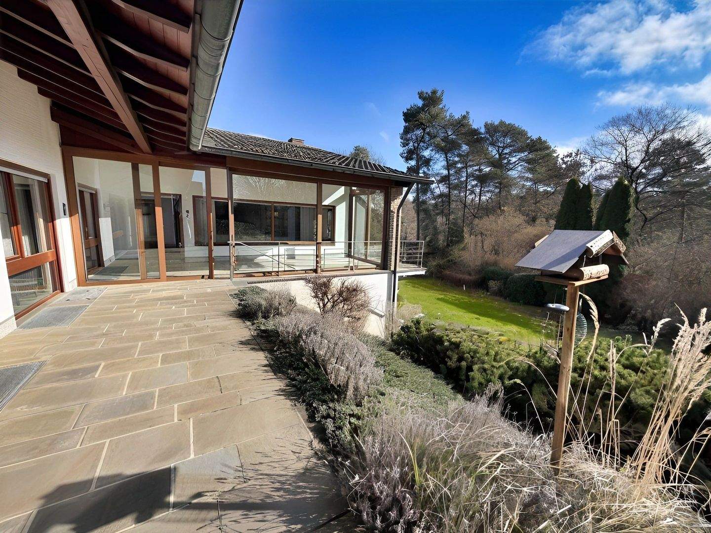 Immobilie in Rheinbreitbach - Stilvolle Villa mit separater Wohneinheit, Wintergarten, Schwimmhalle und großzügigem Grundstück. - Bild 4