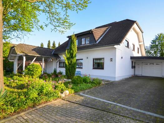 Einfamilienhaus zur Miete 2.450 € 7 Zimmer 250 m² 783 m² Grundstück frei ab 01.05.2026 Niederpleis Sankt Augustin 53757