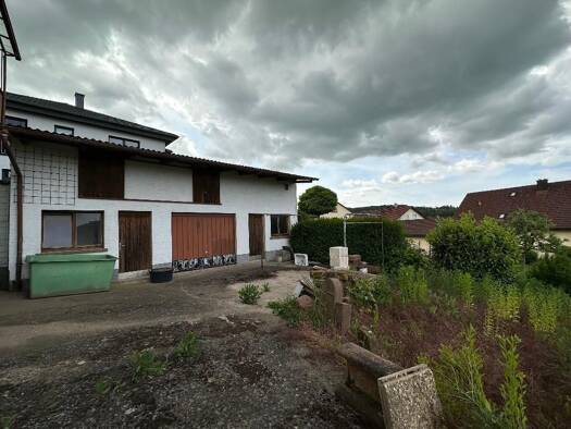Mehrfamilienhaus zum Kauf 260.000 € 6 Zimmer 180 m² 713 m² Grundstück frei ab sofort Neubrunn Neubrunn 97277