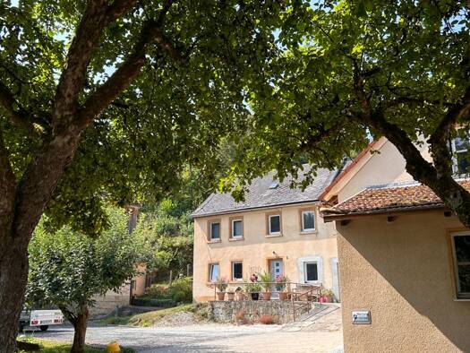 Einfamilienhaus zum Kauf 439.000 € 8 Zimmer 240 m² 8.390 m² Grundstück Zedersitz Wonsees 96197