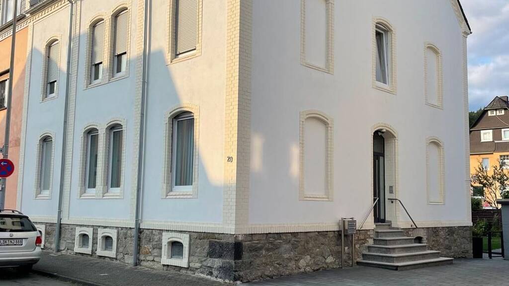 Mehrfamilienhaus zum Kauf provisionsfrei 565.000 € 13 Zimmer 290 m² 400 m² Grundstück Dillenburg 35683