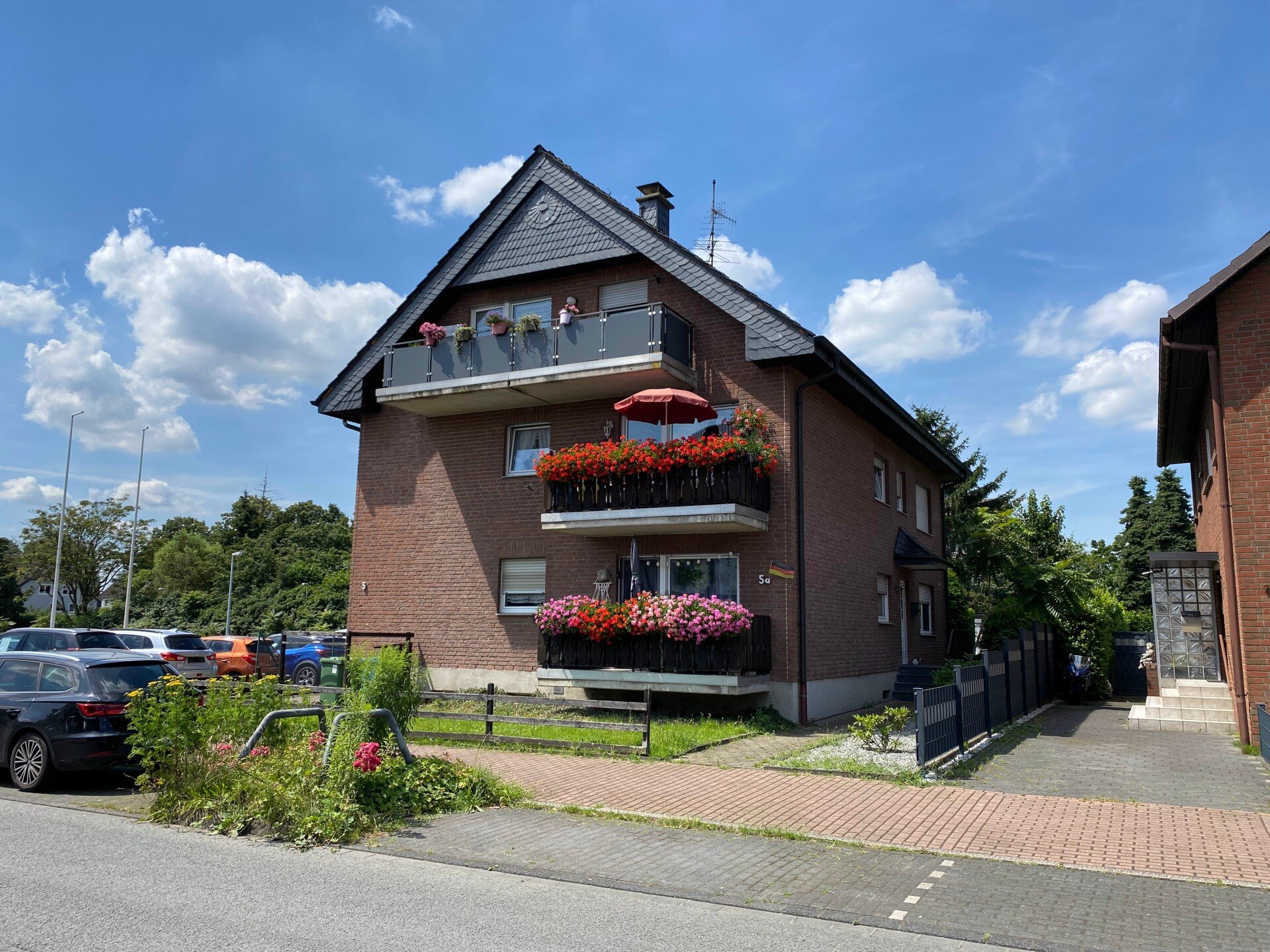 Mehrfamilienhaus zur Zwangsversteigerung 430.000 € 280 m²<br/>Wohnfläche 680 m²<br/>Grundstück Sterkrade - Nord Oberhausen 46147