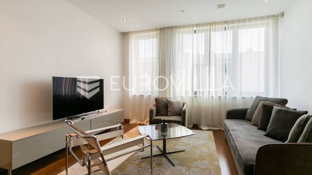 Wohnung zur Miete 2.200 € 2 Zimmer 110 m² 5. Geschoss Cvjetni trg Donji grad 10000