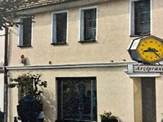 Mehrfamilienhaus zum Kauf als Kapitalanlage geeignet 320.000 € 18 Zimmer 518 m² 300 m² Grundstück Breite Straße 25 Delitzsch 04509