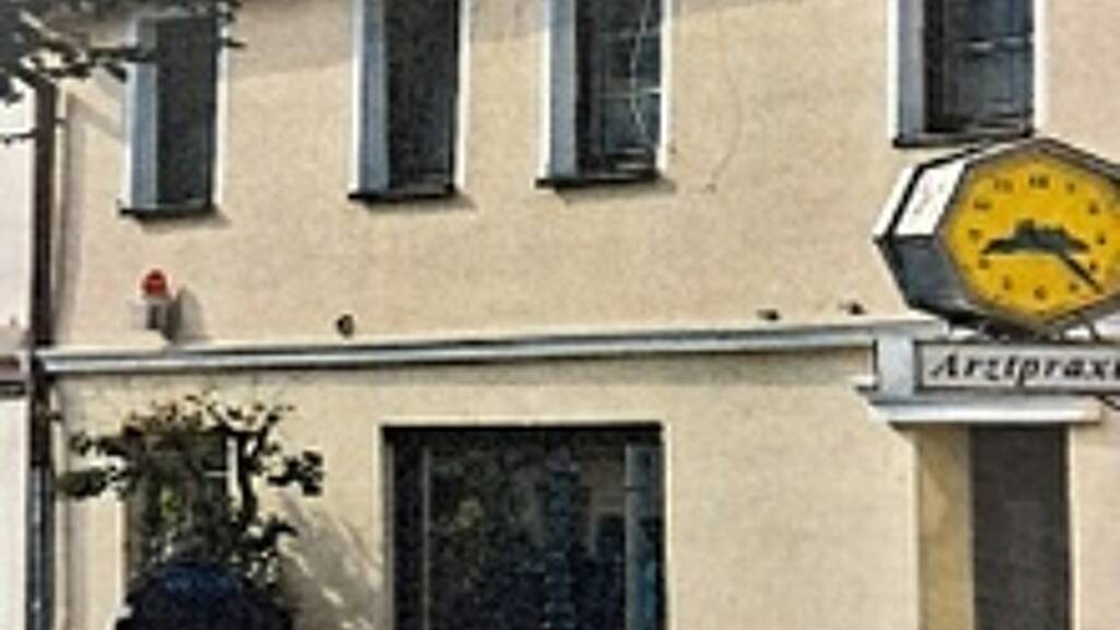 Mehrfamilienhaus zum Kauf als Kapitalanlage geeignet 277.000 € 18 Zimmer 518 m² 300 m² Grundstück Breite Straße 25 Delitzsch 04509