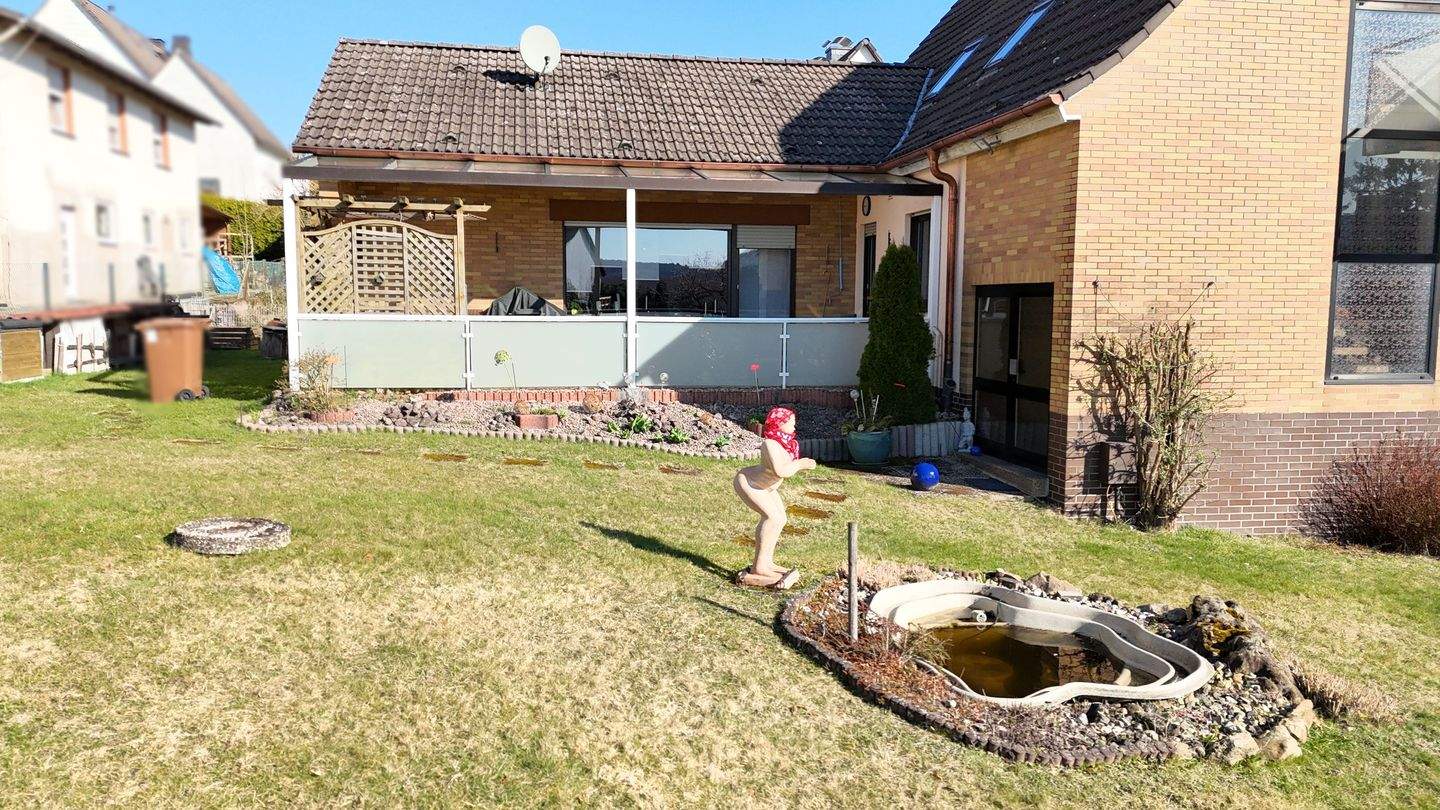 Immobilie in Zierenberg - Gepflegtes 1-2 Fam. Haus, neuwertige Heizung, div. Renovierungen, Garten, Doppel-Garage, Terrasse, Balkon, HESSENGELD - Bild 4