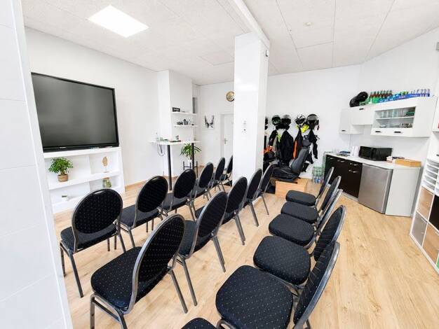 Laden zum Kauf 98.000 € 2 Zimmer 60 m² Verkaufsfläche Altdorf 90518